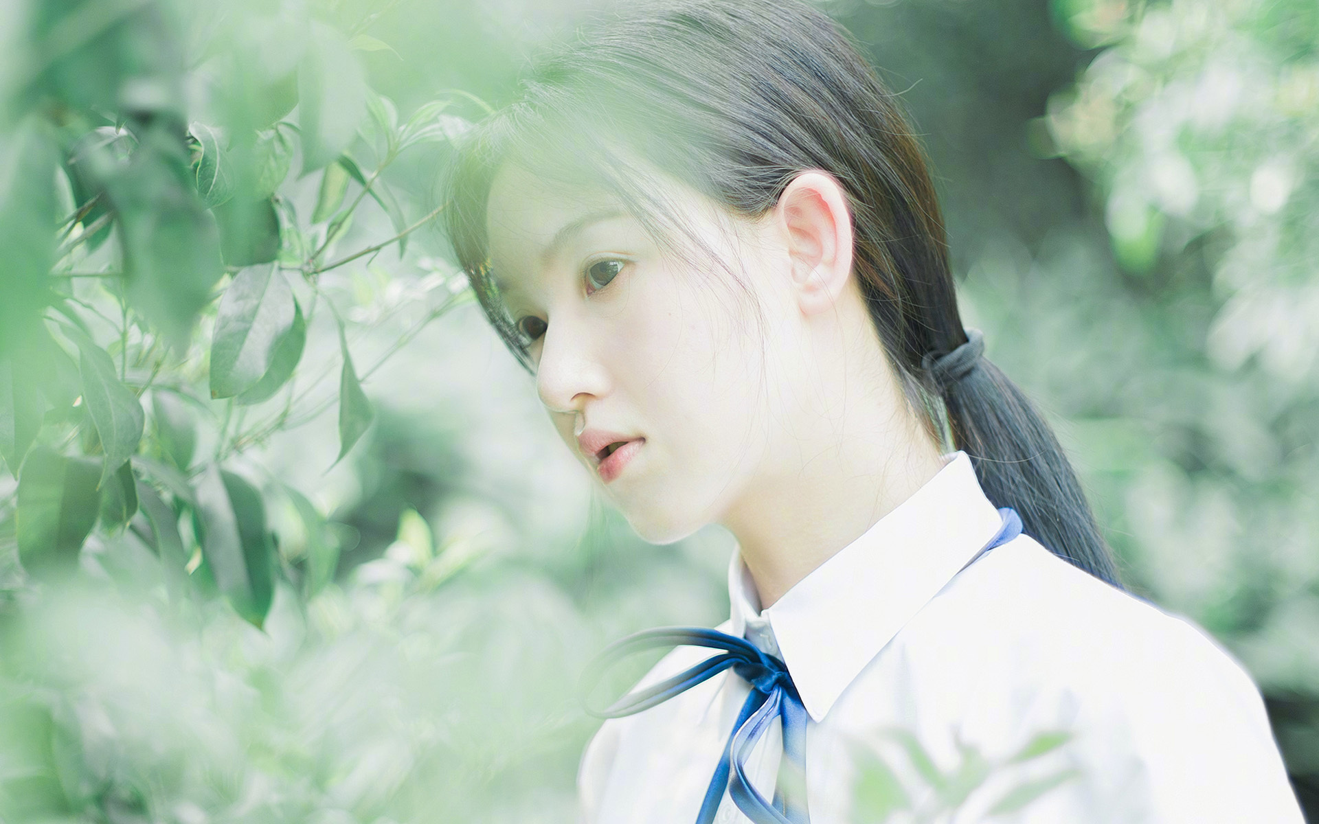 电竞赛事现场氛围火爆，粉丝互动环节精彩纷呈，电竞比赛互动