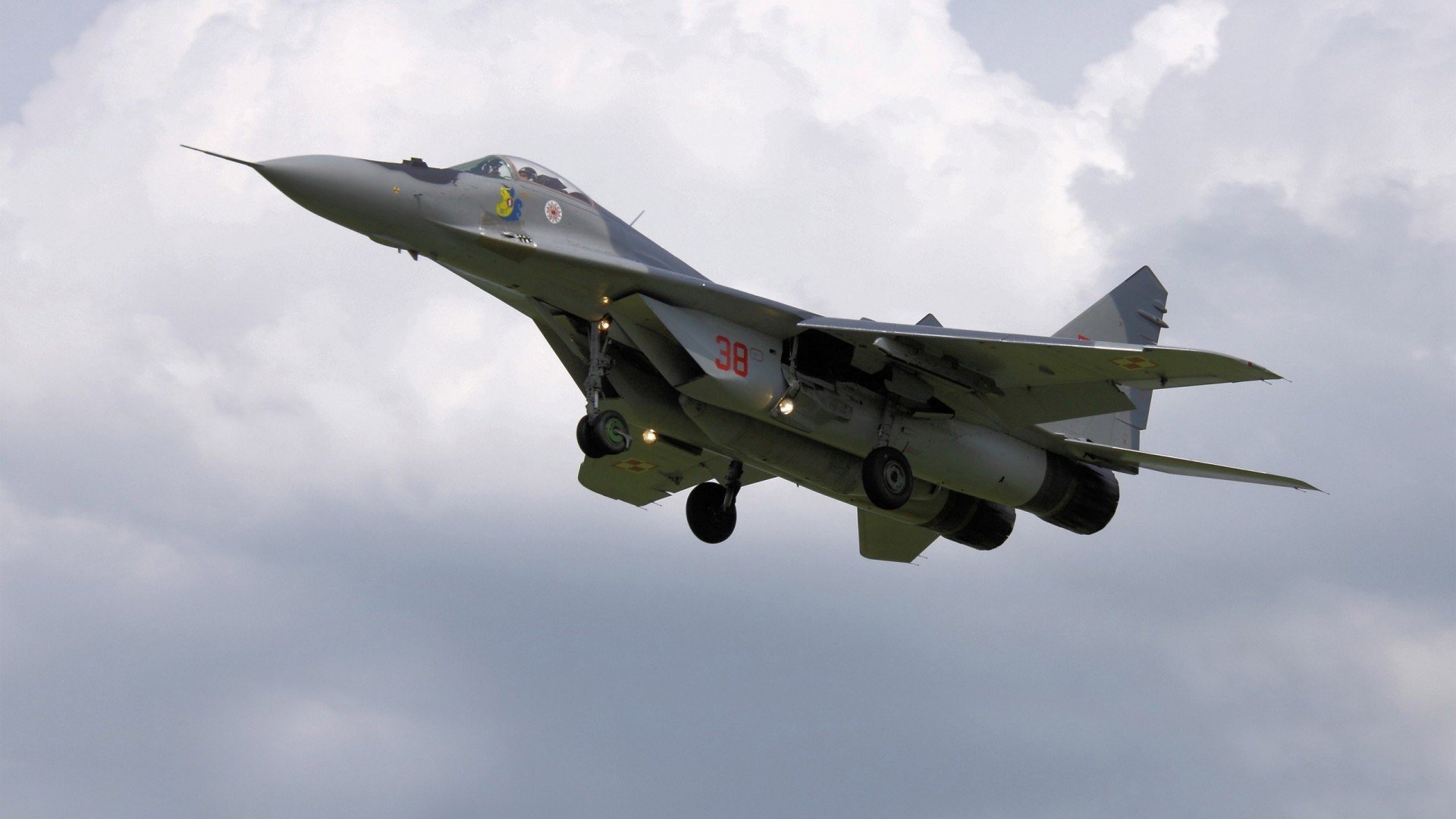 九游网-赛季中期，车队如何调整战术布局？，车队阵型