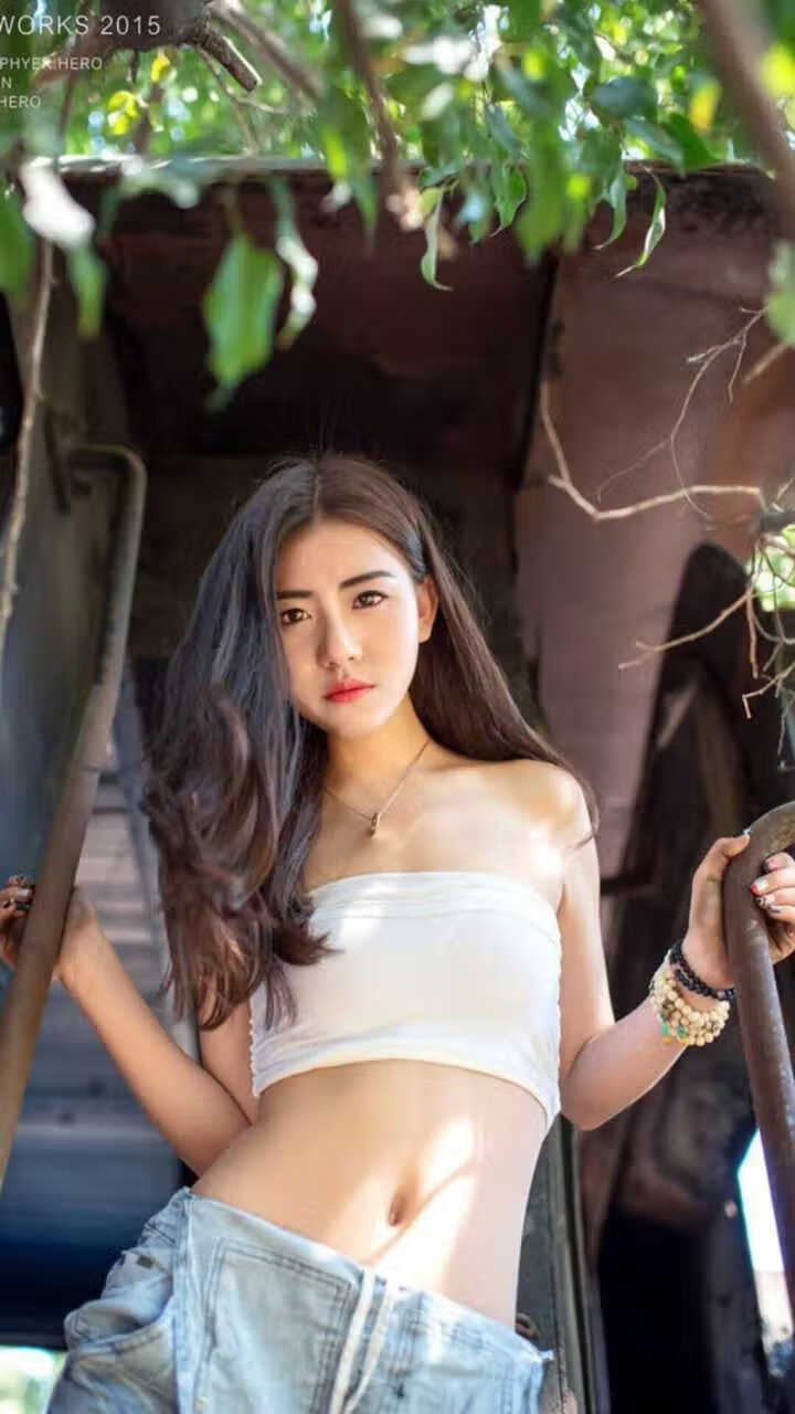 “羽毛球赛场:简阳文体中心迎来世界冠军角逐”