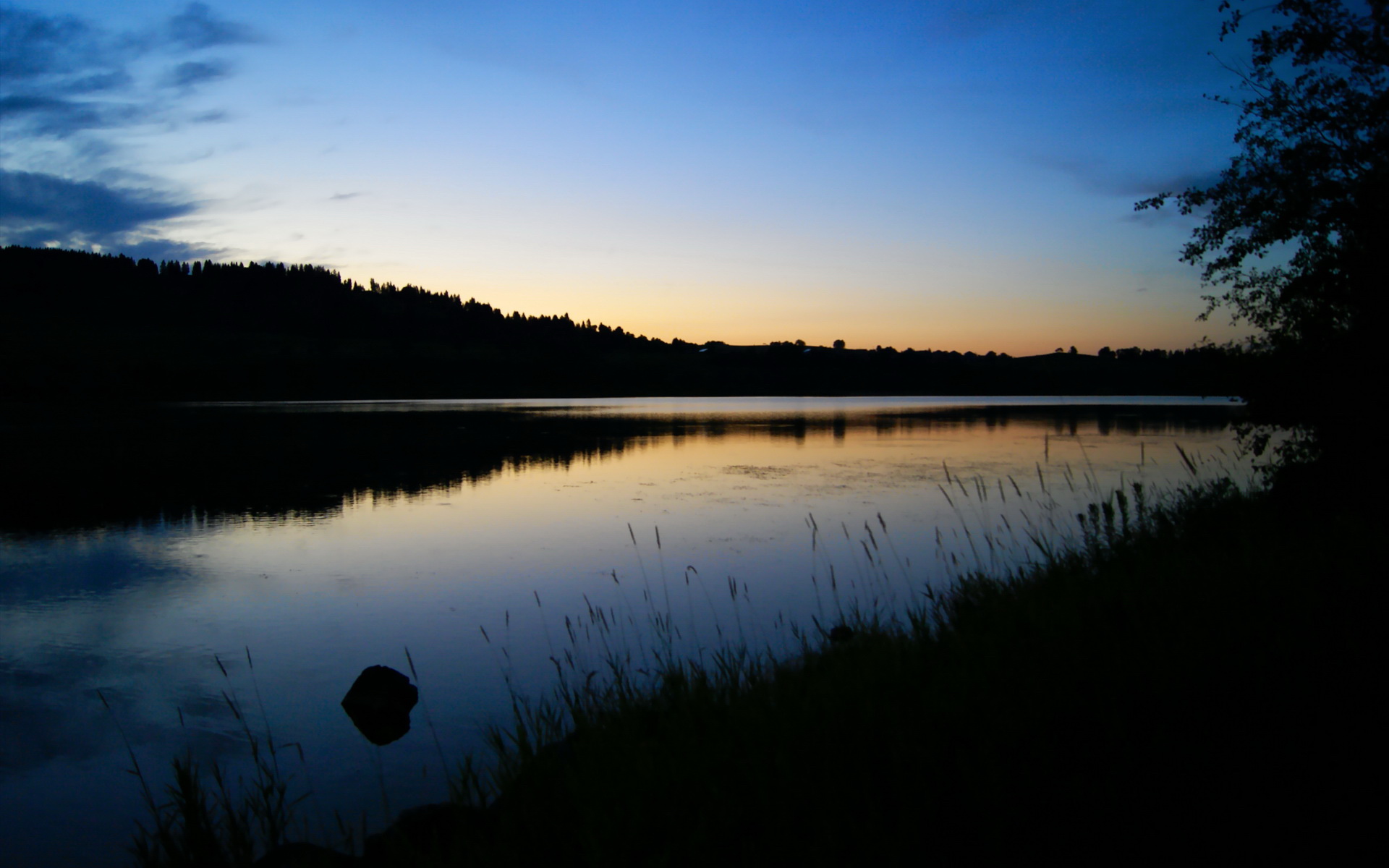 灰熊主打高位挡拆快速创造空间机会，灰熊的控卫